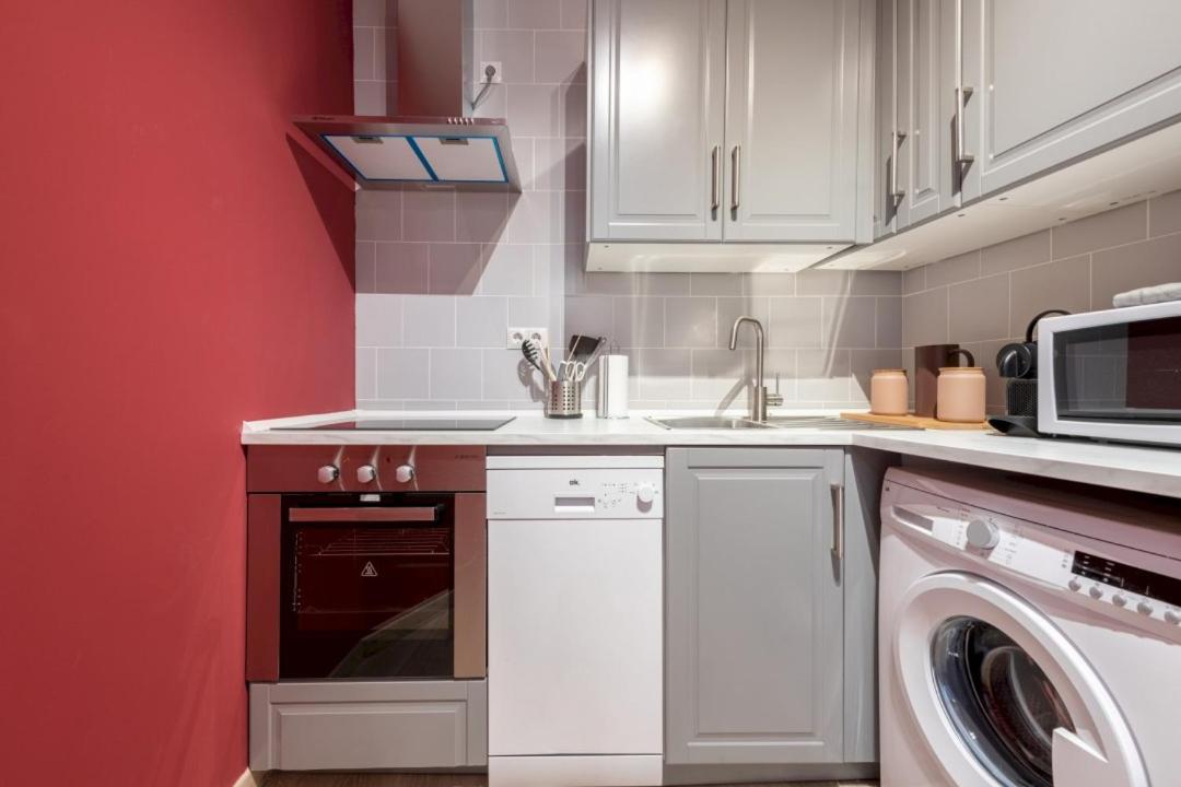 3 Bedrooms 1 Bathroom Furnished - Lavapies- Mintystay Madryt Zewnętrze zdjęcie